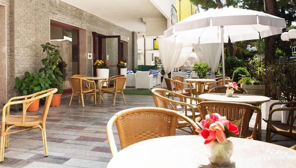Hotel Capinera Rimini Exterior foto